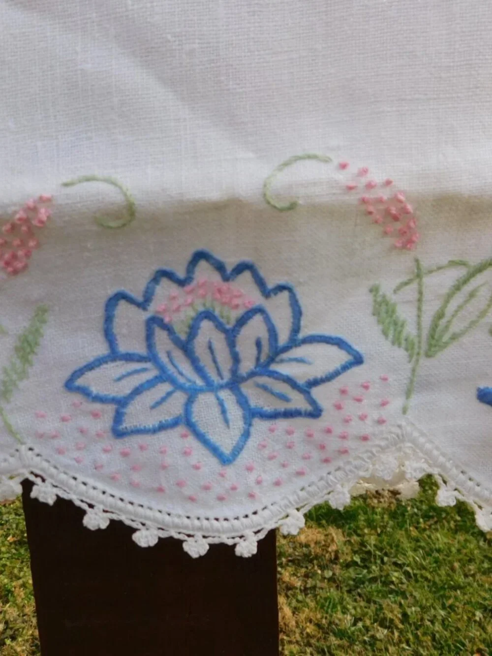 Embroidered Table Runner Floral Design Very Nice